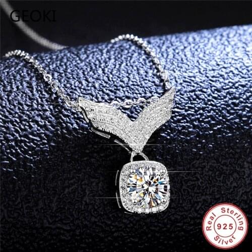 Geoki 925 Sterling Silver Perfect Cut Passed Diamond Test 1 Ct D Color VVS1 Moissanite Wing Pendant Necklace Luxury Jewelry