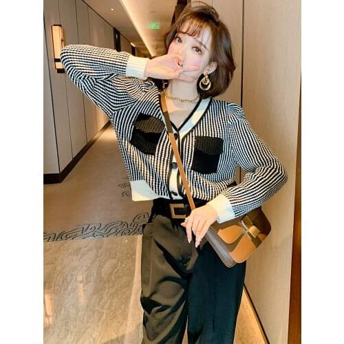 Casual hit color stripes single-breasted patch pocket V-neck knitted cardigan womens 2020 autumn and winter new