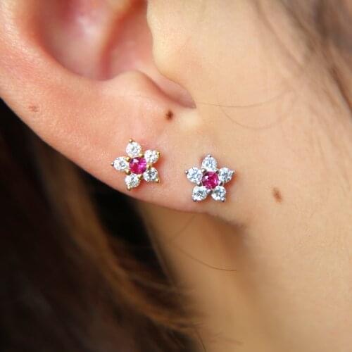 100% 925 Sterling Silver Daisy Flower Iced Sparking Cubic Zirconia Tiny Cute Flower Spring Girl Minimalist Delicate Cz Earring