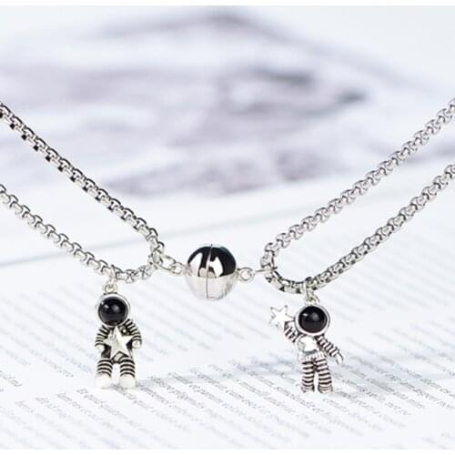 2pcs Spaceman Couple Magnetic Pendant Necklace Astronaut Creative Star Choker Lover Necklaces Friendship Jewelry Wholesale