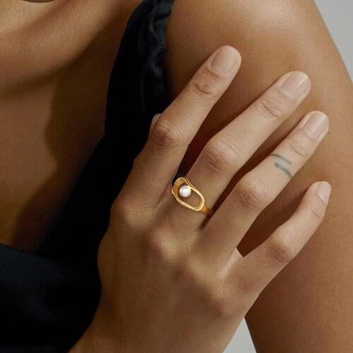 Charm Geometric Pearl Ring Hollow Brass Gold Filled Finger Ring for Women Girls Chic Design Elegant Party Jewelry