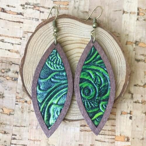 Vintage Embossing Retro Textured Leather Earrings for Women Bohemia Wood Dangle Earrings Cute Western Style Jewelry Mom Gift