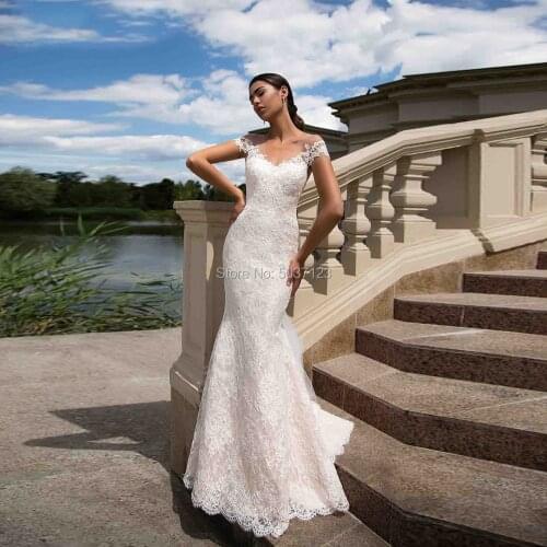 Off the Shoulder Mermaid Wedding Dresses Sleeveless Button Illusion Lace Appliques Sweep Train Bridal Gown Vestido De Noiva