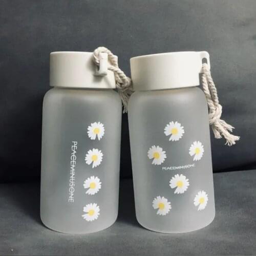 500Ml Small Daisy Plastic Water Bottles Bpa Free Creative Frosted Water Bottle with Rope Travel Tea Cup Flower Drinking Bottle