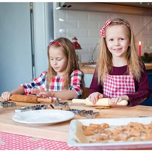 18pcs 3D Christmas Cookie Cutters Set Cookie Cutters Holiday Cookie Biscuit Cutter Set For Kids Christmas Party Stainless Steel