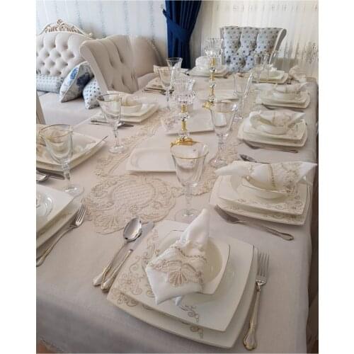 18 Pieces French Lace Tablecloths Dinner Set for 8 People- طقم عشاء 18 قطعة من مفارش المائدة الدانتيل الفرنسي لـ 8 أشخاص
