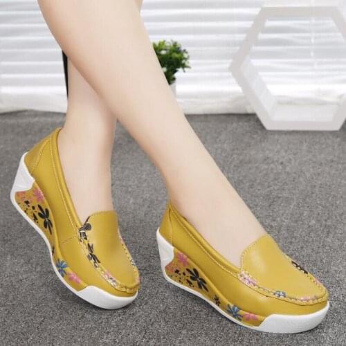 2021 Hot new Spring summer shake out Single women shoes The nurses shoes white and platform womans shoeses Breathable hollow