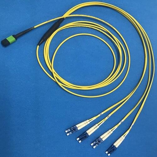 Low LOSS QSFP MPO-LC Optical Patchcord FANOUT CABLE SINGLEMODE Optical Fibers Networking Equipment Data center 40G 100G