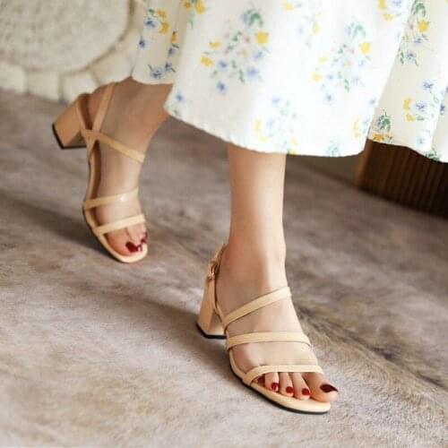 2021 Summer New Style Square Head Thick Heel Versatile Fashion Patent Leather One Line Buckle Sandals Women-259