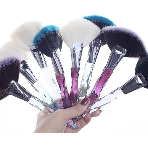 1pcs Makeup Brushes Natural Powder Highlighter Pencil Professional Makeup Artist Face Beautiful Holder High Quality sponge hair