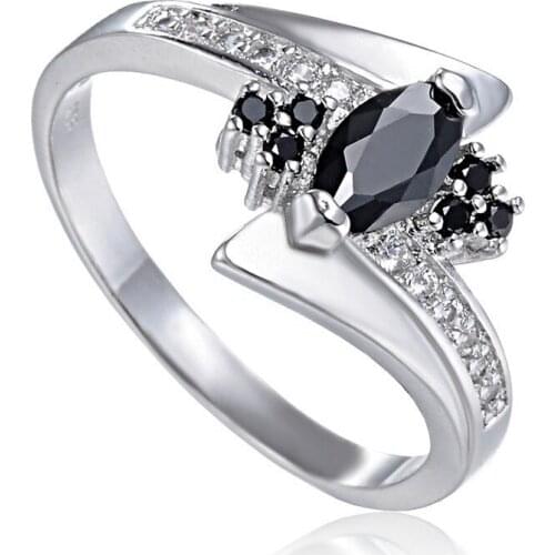 Fashion Charming Rings For Women Luxury Female Black Crystal Ring Jewelry Elegant Ladies Party Jewelry Gifts