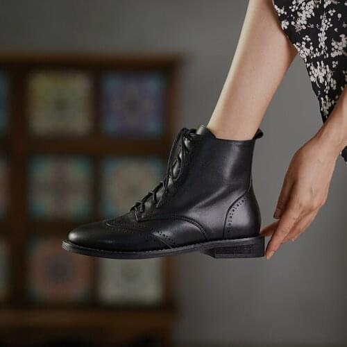 2021 New HOT Genuine Leather Women Boots Brogue Carved Ankle Boots Low Heels Ladies Booties Winter Female Boots Ladies Shoes