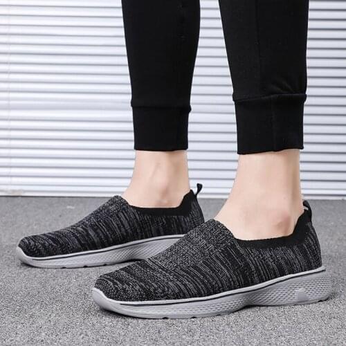 2021 New Arrival Men Shoes Casual Lightweight Summer Men Sneakers Breathable Mesh Sports Flats Slip on Couple Footwear Plus Hot