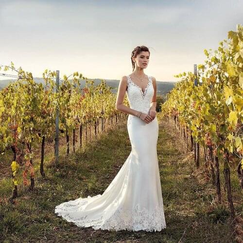 Mermaid Lace Wedding Dress V Neck Sleeveless Boho Bridal Dress Lace Appliques Buttons Back Turkey Wedding Gowns