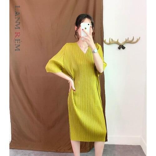 LANMREM 2021 new summer and autumn fashion women pleated Japan styles vintage clothes batwing sleeves V-neck dress WH35201