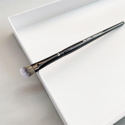 PRO Shadow Makeup Brush #14 - Soft Medium Tapered Eyeshadow Cosmetics Beauty Brush Tools