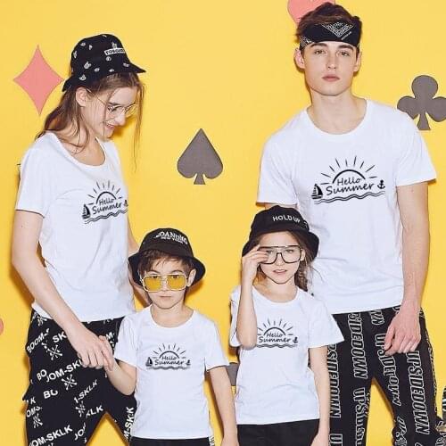 Short sleeve summer 2021 hot style cartoon monogram print loose-fitting family tops for mom, dad and kids with round collars