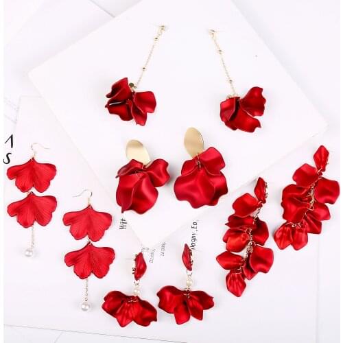 Acrylic Resin Petal Flower Long Drop Earrings for Women Fashion Long Floral Statement Earrings Elegant Party Wedding Jewelry