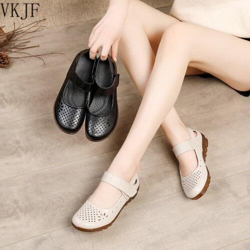 2021 Summer Hollow Soft Bottom Leather Mom Shoes Round Head Middle-aged and Elderly Hole Flat Bottom Casual Sandals