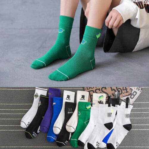 New beige Korean MensSocks personality cotton embroidery alien head mens socks fashion black letters sports long mens socks