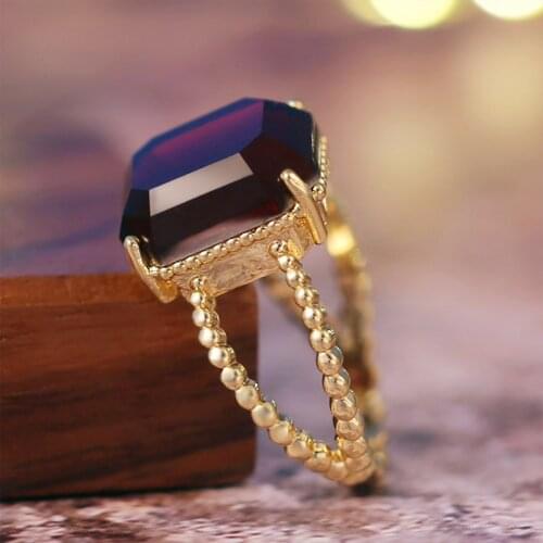 Charming Womens Red Square Crystal Zircon Ring Exquisite Wedding Engagement Gold Ring Accessories Fashion Ladies Party Jewelry