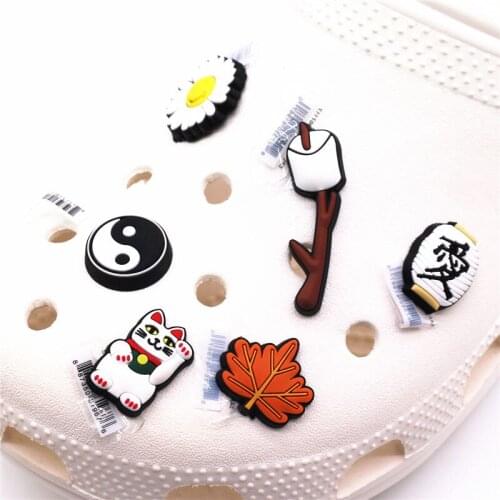 Novelty Tai Chi Shoe Charms Accessories Love Lucky Cat Maple Leaf Slipper Buckle Decoration for croc jibz Kids X-mas Party Gifts