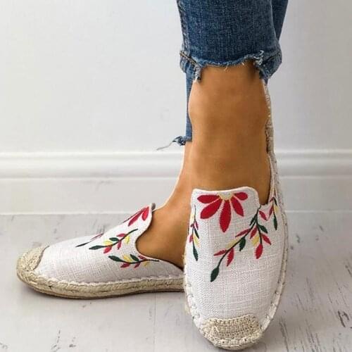 Mazefeng 2019 Chinese Traditional Style Women Ladies Fashion Embroider Flat Sandals Slipper Ladies Flower Round Toe Casual Shoes