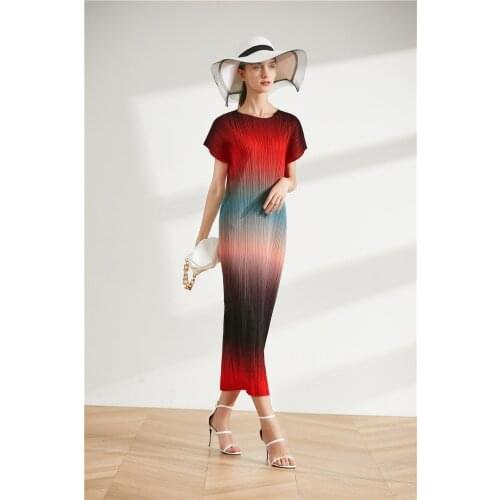HOT SELLING Miyake fold shoet sleeve fashion o-neck Gradient Straight dress IN STOCK