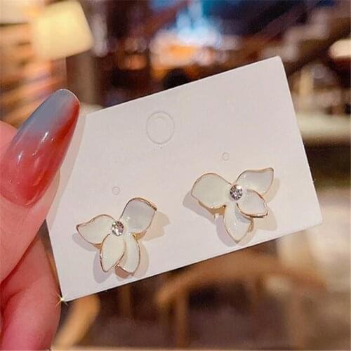Simple Temperament White Acrylic Flowers Girl Earrings Elegant Stud Earrings for Women Trend Fine Female Jewelry