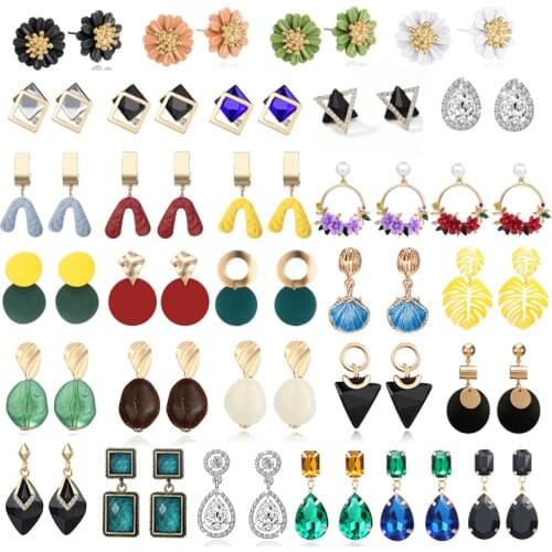 2019 New Korean Earrings For Women Lover Round flowers Stud earring Geometric rhinestone earrings Jewelry Wholesa