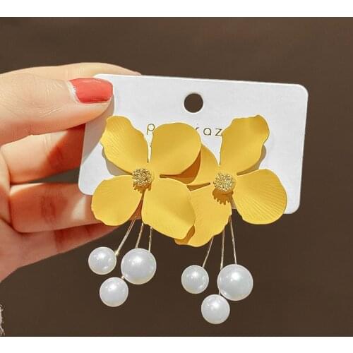 2020 New Design Elegant Flower Simulated-pearl Earrings Fashion Jewelry Summer Yellow Beach Party Long Drop Earring for Women