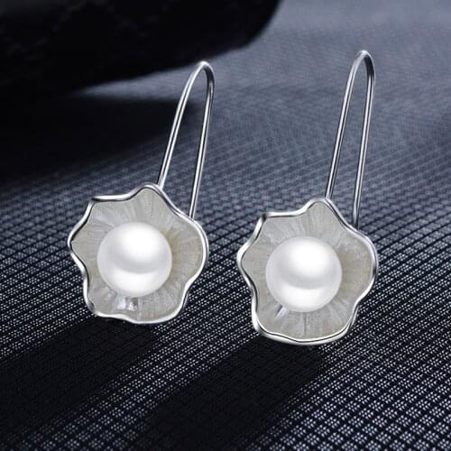 Elegant Womens Wedding Pearl Flower Earrings Elegant Lady Party Silver Color Stud Earrings Fashion Sweet Girl Jewelry Gift