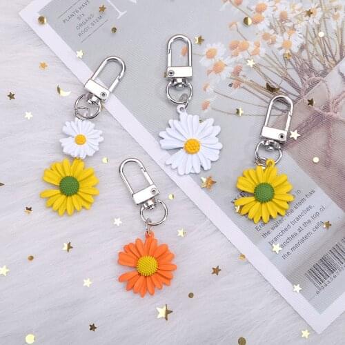 Fashion Daisy Keychain Korean Flower Key Chain Earphone Cover Purse Backpack Ornament Keyring Easter Charm Key Accessories Women