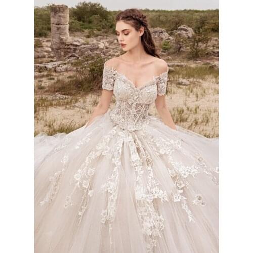 Design Lace Ball Gown Wedding Dresses Short Sleeve Appliqued Lace Bridal Gowns Custom Made Backless Sweep Train Vestido De Novia