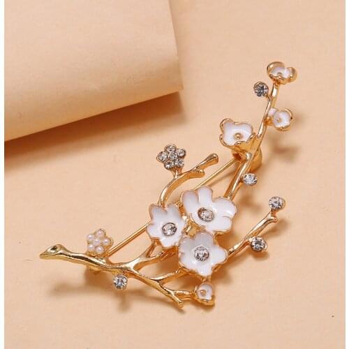 White Plum Blossom Flower Gold Color Brooches For Women Elegant Vintage Weddings Party Casual Brooch Pins Jewelry Gifts