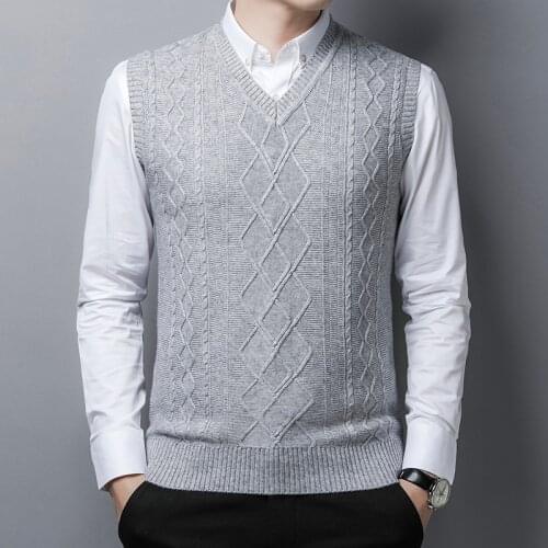 New 2020 Male Thick Sweater Vest Autumn Mens Fashion Argyle Pattern Sweater Sleeveless Solid V-Neck Wool Sweater