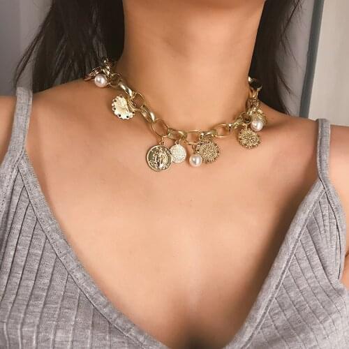 Vintage Embossed Round Pendant Necklaces for Women Imitation Pearl Coin Choker Necklace Female Fashion Jewelry Clavicle Chain