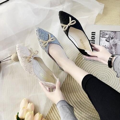 New type of daily comfort flat shoes with shallow mouth and pointed toe and low top spot Korean edition in 2021