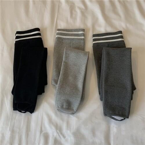 The new autumn/winter 2021 styles step on the foot high waist thickened and velvet leggings outside the pants woman