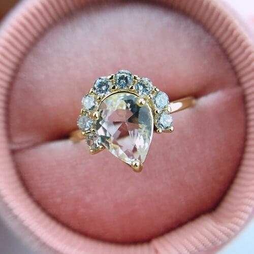 Exquisite Water Drop Shape White Crystal Ring Fashion Simple Gold Womens Ring Cocktail Jewelry Birthstone Ring Gifts