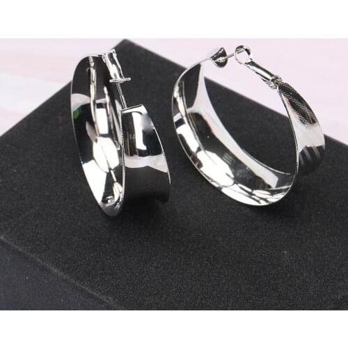 European And American Fashion Metal Earrings For Woman Exaggerated Rock Style Large Earrings Geometric Round Earrings