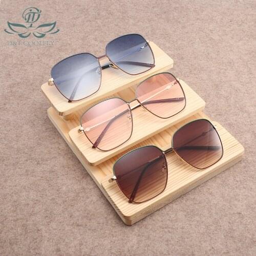 D&T 2020 Women Men Fashion Sunglasses Square Style Gradient Colors Sunglasses Party Vacation Female Luxury Charming Sunglasses
