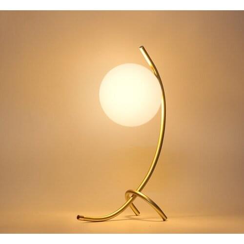 Nordic Ins Modern Style Bedside Table Lamp Master Bedroom Creative Personality Simple Study Desk Decorative Lights
