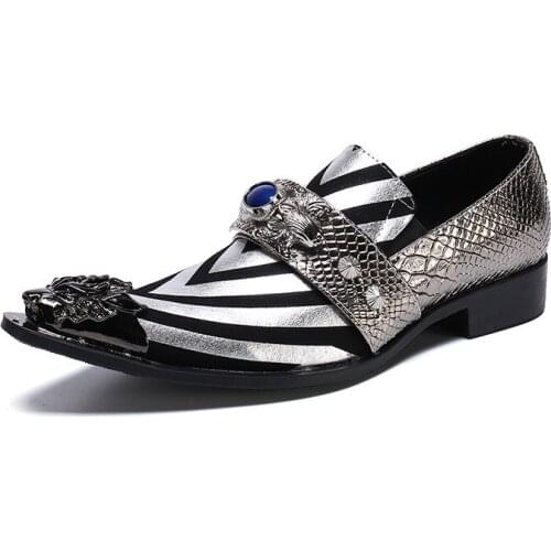 New Summer Fashion Mens Shoes Casual Personality Crocodile Pattern Pointed Toe Classic Leather Retro Color Matching Mens Shoes