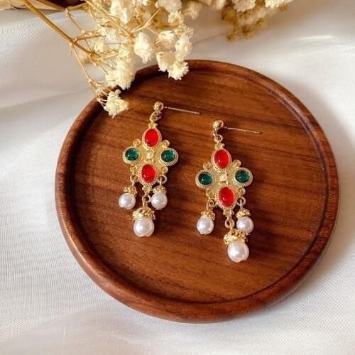 New fashion, texture, temperament, elegant baroque style, retro tassel, exquisite pearl earrings, female accessories wholesale