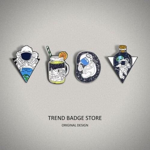 Creative Space Astronaut Exploring The Cosmic Galaxy Personality Pin Mysterious Color Changing Space Water Cup Badge Brooches