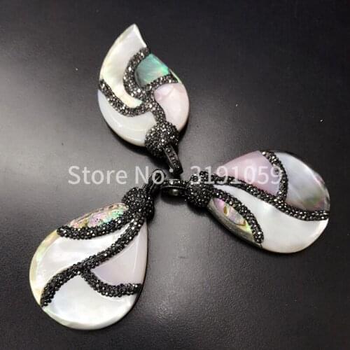 Pure natural two-color shell pendant fashion accessories women love DIY accessories a pack of five about 85 grams