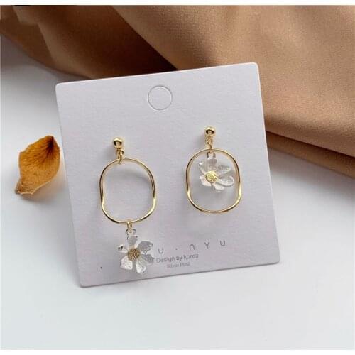 Cute Irregular Hollow Metal Hoop White Flower Asymmetrical Drop Earrings Korean Petal Pendent Earrings for Women Girls Jewelry