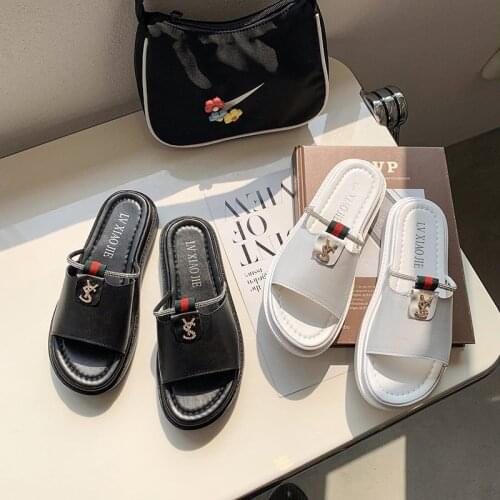 Latest Fashion Woman Pu Casual Slippers Women Outdoor Designer Luxury Brand Vacation Beach Sandals Casual Flip Flops Women Shoes