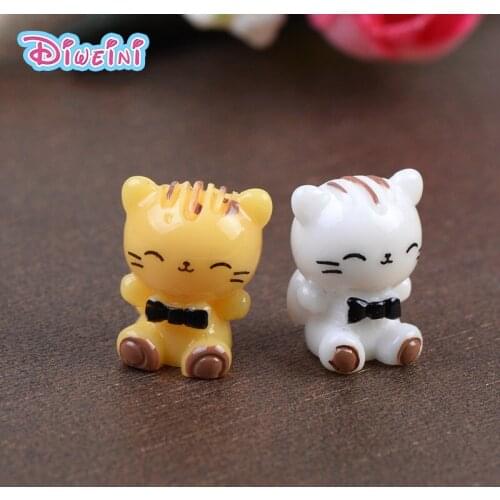 White Cat Figurine Yellow Cat Cartoon Animal Mini Model Toy Figurine Home Decoration Miniature Moss Landscape Ornament PVC Craft